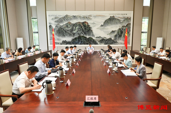 市委理论学习中心组进行集体学习 持续加固中央八项规定堤坝 以优良作风提振干事创业精气神